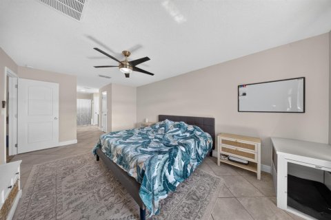 House in Port St. Lucie, Florida 3 bedrooms, 189.06 sq.m. № 2421174 - photo 21