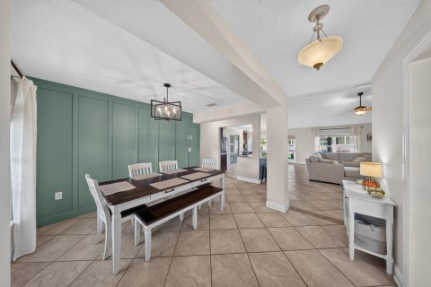 House in Port St. Lucie, Florida 3 bedrooms, 189.06 sq.m. № 2421174 - photo 15