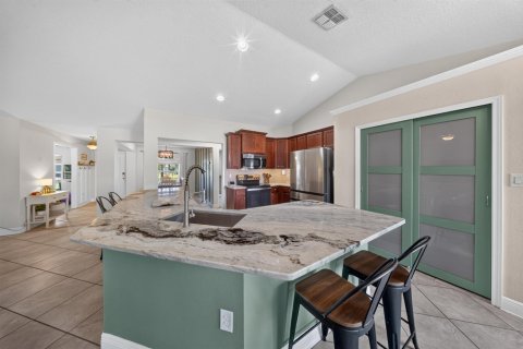 House in Port St. Lucie, Florida 3 bedrooms, 189.06 sq.m. № 2421174 - photo 11