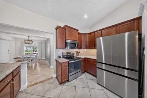 House in Port St. Lucie, Florida 3 bedrooms, 189.06 sq.m. № 2421174 - photo 8