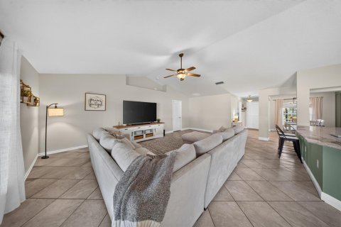 House in Port St. Lucie, Florida 3 bedrooms, 189.06 sq.m. № 2421174 - photo 19