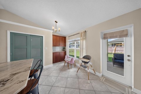 House in Port St. Lucie, Florida 3 bedrooms, 189.06 sq.m. № 2421174 - photo 16