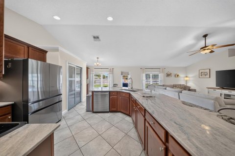 House in Port St. Lucie, Florida 3 bedrooms, 189.06 sq.m. № 2421174 - photo 9