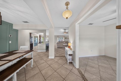 House in Port St. Lucie, Florida 3 bedrooms, 189.06 sq.m. № 2421174 - photo 6