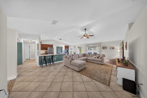 House in Port St. Lucie, Florida 3 bedrooms, 189.06 sq.m. № 2421174 - photo 18