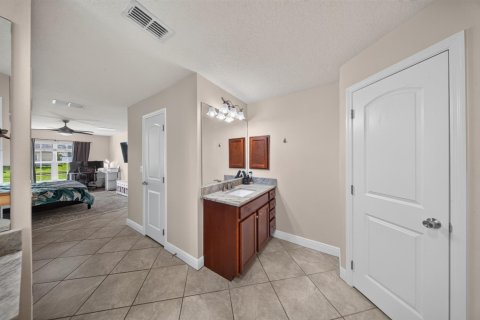 House in Port St. Lucie, Florida 3 bedrooms, 189.06 sq.m. № 2421174 - photo 25