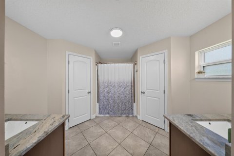 House in Port St. Lucie, Florida 3 bedrooms, 189.06 sq.m. № 2421174 - photo 26