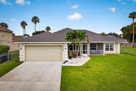 House in Port St. Lucie, Florida 3 bedrooms, 189.06 sq.m. № 2421174