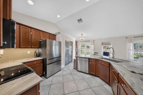 House in Port St. Lucie, Florida 3 bedrooms, 189.06 sq.m. № 2421174 - photo 10