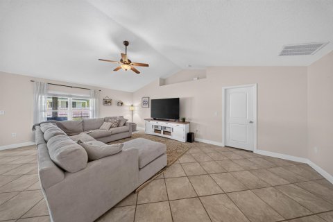 House in Port St. Lucie, Florida 3 bedrooms, 189.06 sq.m. № 2421174 - photo 17