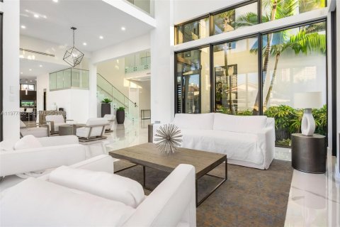 Villa ou maison à louer à North Miami Beach, Floride: 6 chambres, 529.54 m2 № 2042553 - photo 18