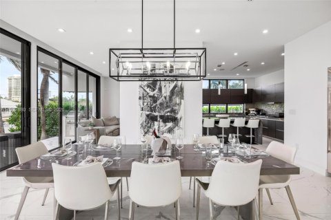 Villa ou maison à louer à North Miami Beach, Floride: 6 chambres, 529.54 m2 № 2042553 - photo 26