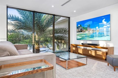 Villa ou maison à louer à North Miami Beach, Floride: 6 chambres, 529.54 m2 № 2042553 - photo 15