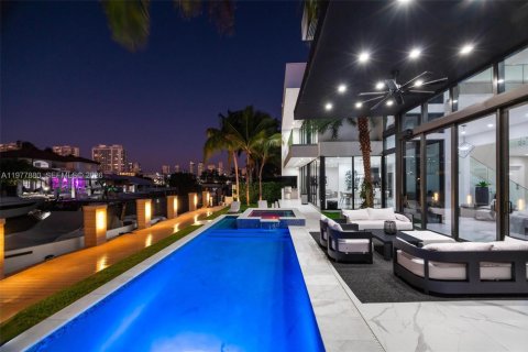 Villa ou maison à louer à North Miami Beach, Floride: 6 chambres, 529.54 m2 № 2042553 - photo 2