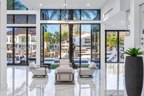 Villa ou maison à louer à North Miami Beach, Floride: 6 chambres, 529.54 m2 № 2042553 - photo 10
