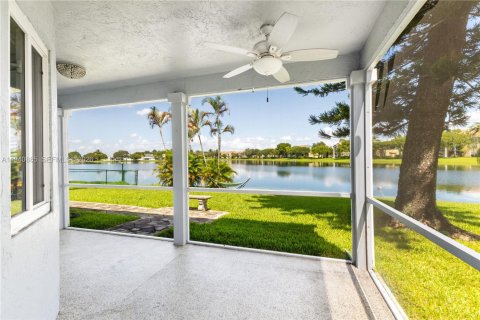 Villa ou maison à vendre à Davie, Floride: 3 chambres, 145.67 m2 № 1998372 - photo 5