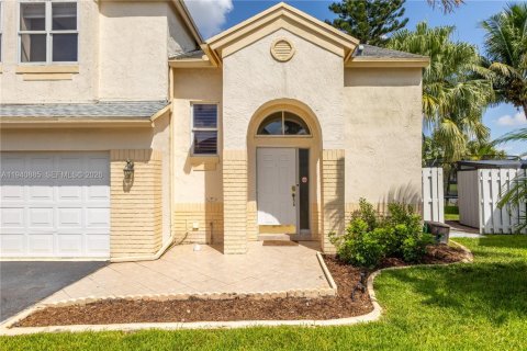 Villa ou maison à vendre à Davie, Floride: 3 chambres, 145.67 m2 № 1998372 - photo 4