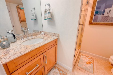House in Tavernier, Florida 4 bedrooms № 2392983 - photo 15