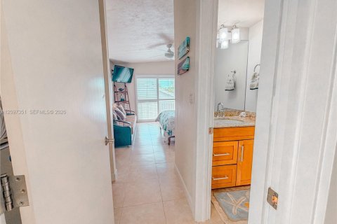 House in Tavernier, Florida 4 bedrooms № 2392983 - photo 14