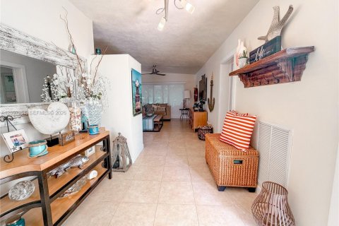 House in Tavernier, Florida 4 bedrooms № 2392983 - photo 12
