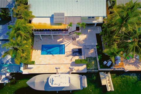 House in Tavernier, Florida 4 bedrooms № 2392983 - photo 2