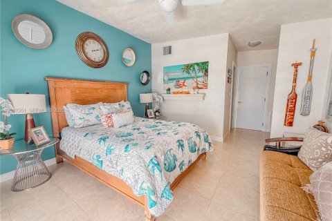 House in Tavernier, Florida 4 bedrooms № 2392983 - photo 19