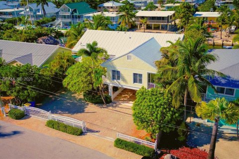 House in Tavernier, Florida 4 bedrooms № 2392983 - photo 9