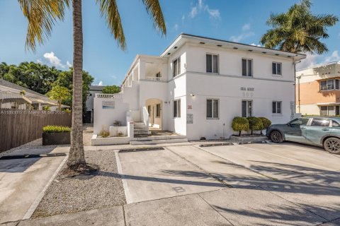 Appartement à louer à Miami, Floride: 1 chambre, 76.18 m2 № 1946746 - photo 2