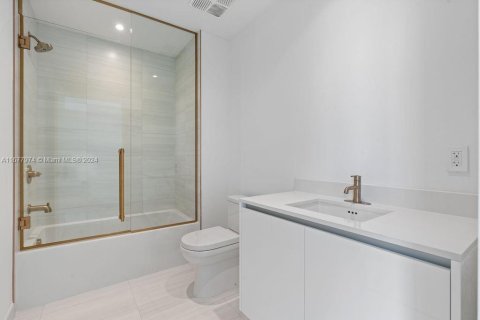 Condo in Miami, Florida, 4 bedrooms  № 1960716 - photo 22