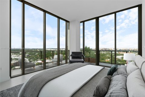 Condo in Miami, Florida, 4 bedrooms  № 1960716 - photo 13