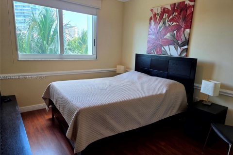 Condo in Hallandale Beach, Florida, 2 bedrooms № 1986568 - photo 20