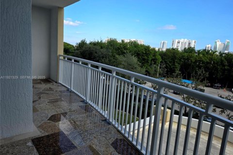 Condo in Hallandale Beach, Florida, 2 bedrooms № 1986568 - photo 15