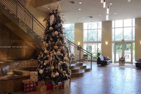 Condo in Hallandale Beach, Florida, 2 bedrooms № 1986568 - photo 4