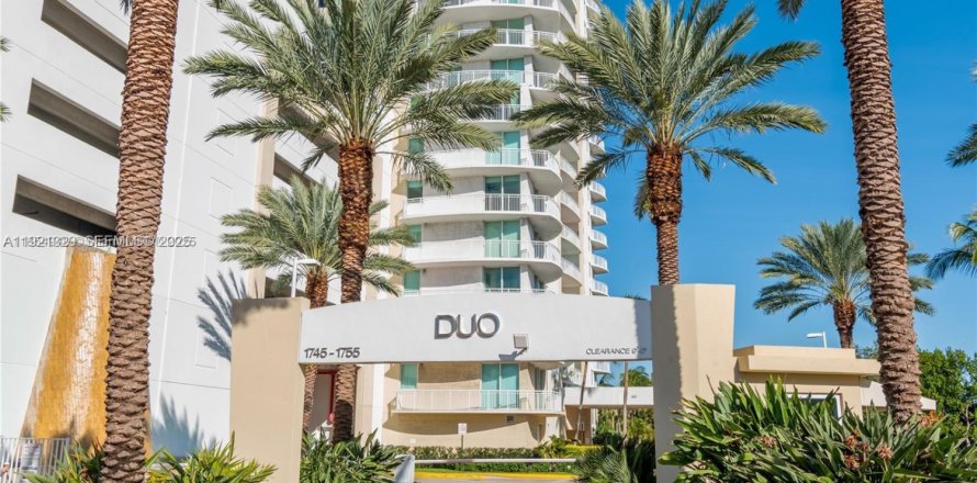 Condo in Hallandale Beach, Florida, 2 bedrooms № 1986568