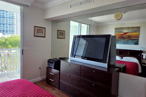 Condo in Hallandale Beach, Florida, 2 bedrooms № 1986568 - photo 17