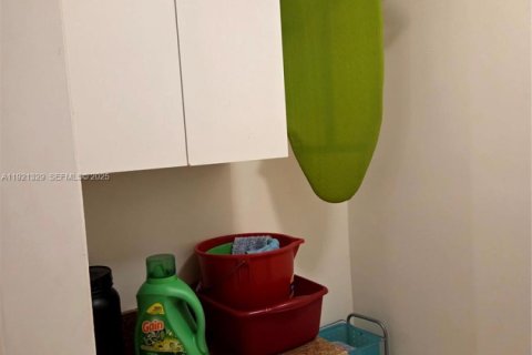 Condo in Hallandale Beach, Florida, 2 bedrooms № 1986568 - photo 30