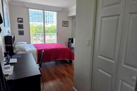 Condo in Hallandale Beach, Florida, 2 bedrooms № 1986568 - photo 18