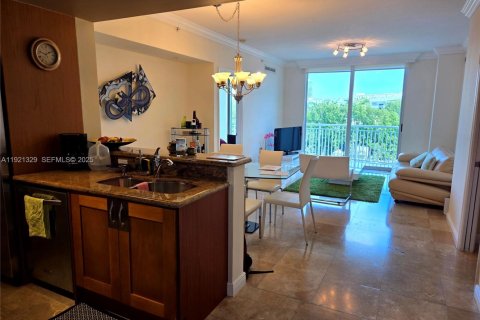 Condo in Hallandale Beach, Florida, 2 bedrooms № 1986568 - photo 28
