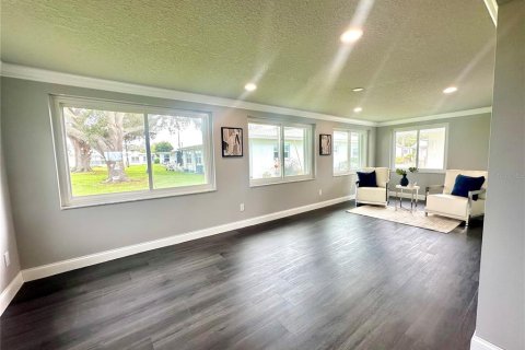 Condo in Pinellas Park, Florida, 2 bedrooms  № 1912478 - photo 15
