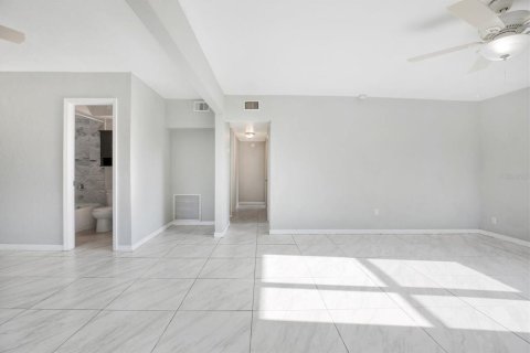 Casa en venta en Gulfport, Florida, 3 dormitorios, 124.67 m2 № 1519091 - foto 22