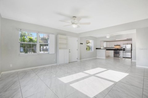 Casa en venta en Gulfport, Florida, 3 dormitorios, 124.67 m2 № 1519091 - foto 23
