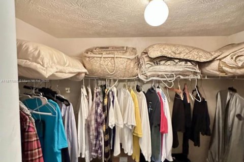 Villa ou maison à vendre à Port St. Lucie, Floride: 3 chambres, 245.54 m2 № 1955405 - photo 28