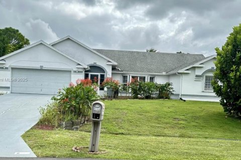 Villa ou maison à vendre à Port St. Lucie, Floride: 3 chambres, 245.54 m2 № 1955405 - photo 5