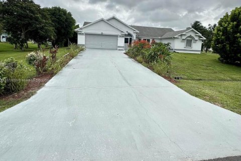 Villa ou maison à vendre à Port St. Lucie, Floride: 3 chambres, 245.54 m2 № 1955405 - photo 1