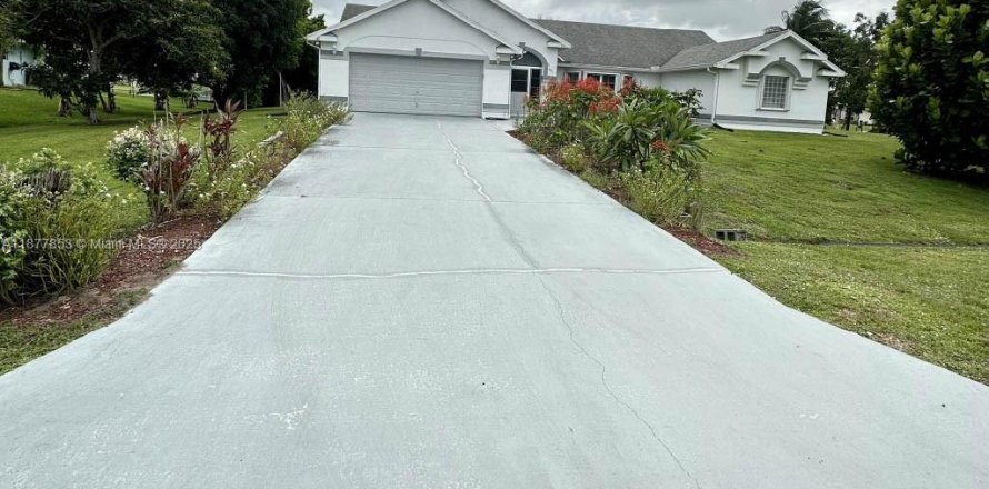 Villa ou maison à Port St. Lucie, Floride 3 chambres, 245.54 m2 № 1955405