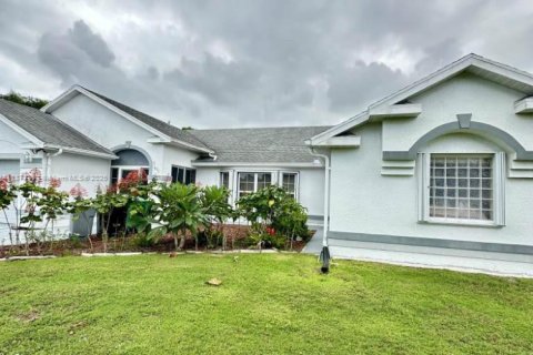 Villa ou maison à vendre à Port St. Lucie, Floride: 3 chambres, 245.54 m2 № 1955405 - photo 9