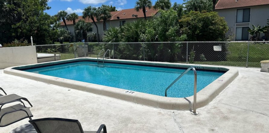 Condo in Coral Springs, Florida, 2 bedrooms № 1231259