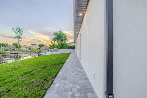 Casa en venta en Cape Coral, Florida, 4 dormitorios, 200.3 m2 № 1978827 - foto 9