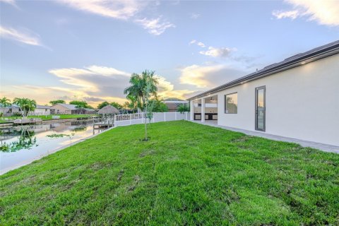 Casa en venta en Cape Coral, Florida, 4 dormitorios, 200.3 m2 № 1978827 - foto 6