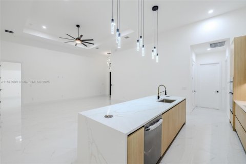 Casa en venta en Cape Coral, Florida, 4 dormitorios, 200.3 m2 № 1978827 - foto 24